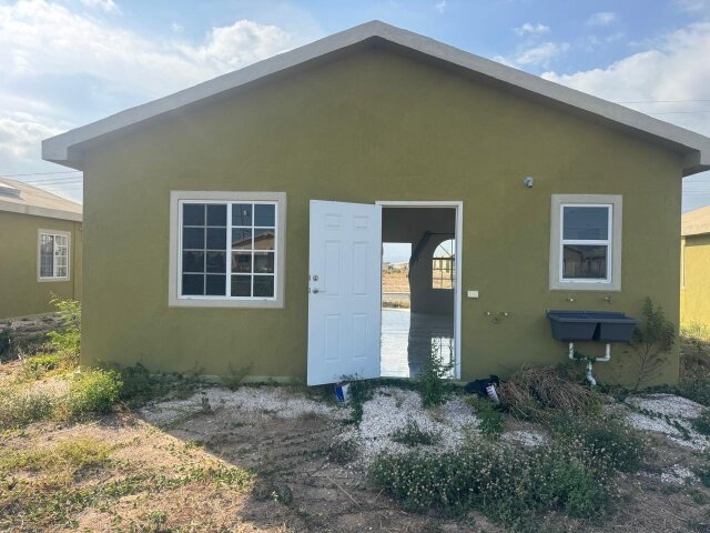 2 Bedroom House And 1 Bathroom