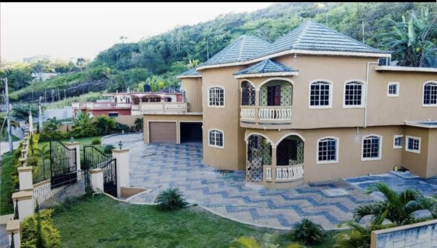 2 Bedroom House Located At Welrik Garden Anchovy