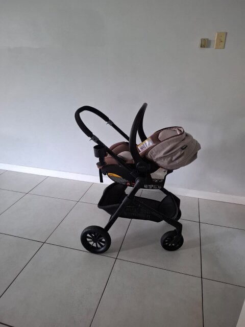 Evenflo Baby Travel System–Stroller+Car Seat 9/10