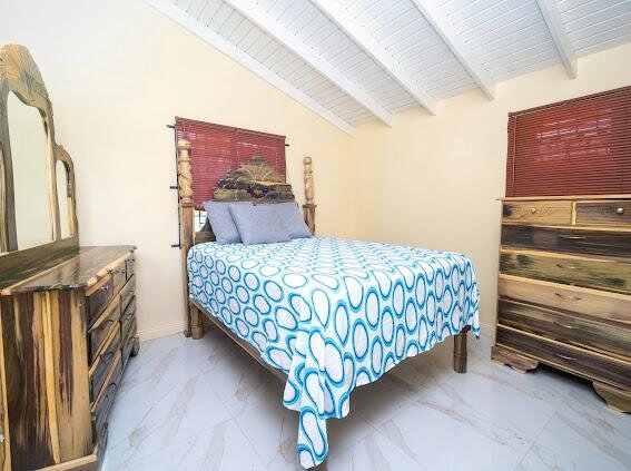 2 Bedrooms 2 Bathrooms