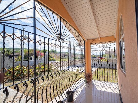 2 Bedrooms 2 Bathrooms