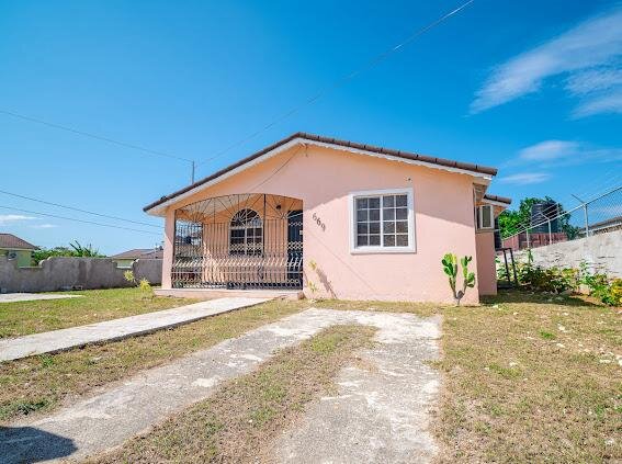 2 Bedrooms 2 Bathrooms