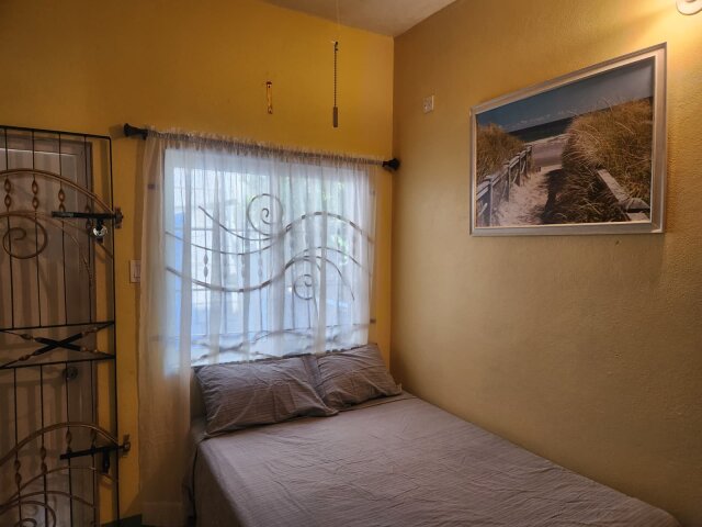 1 Bedroom Share Facilities (kitchen And Bathroom) Houses One North
