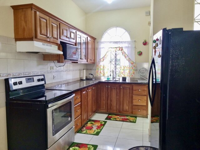 Luxury 3 Bedrooms Apt In Mona, Fully Furnished
