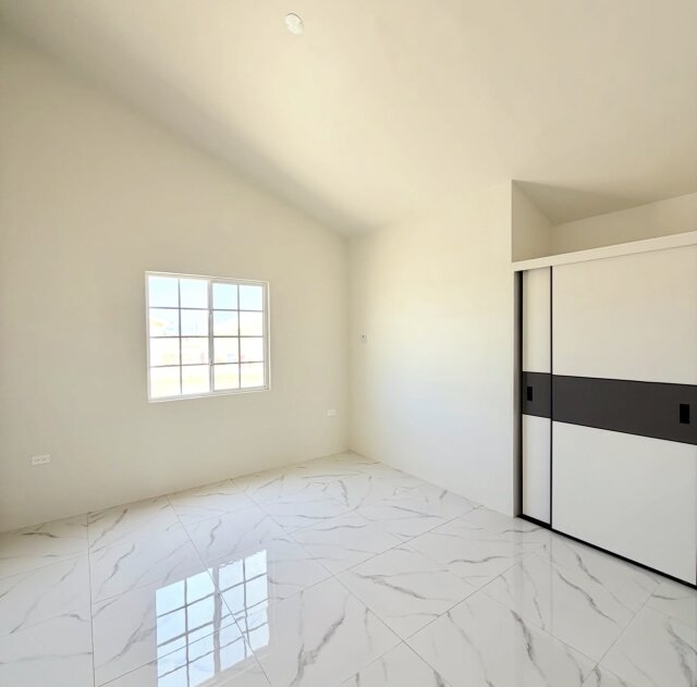 2 Bedroom House In Phoenix Park Village 2