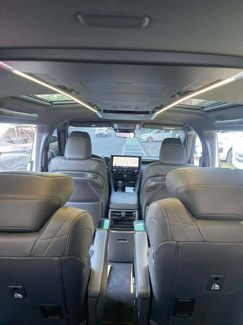 Toyota Alphard HEV Auto