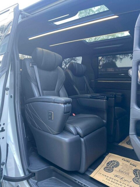 Toyota Alphard HEV Auto