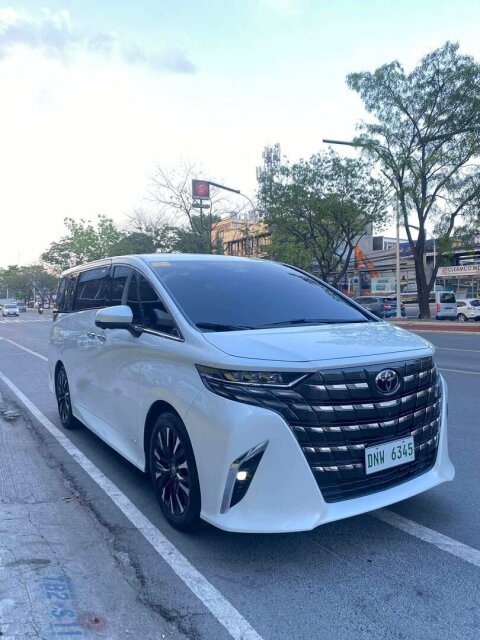 Toyota Alphard HEV Auto