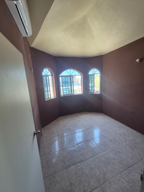 2 Bedrooms 1 Bath Apartment With A/C In Potterdale