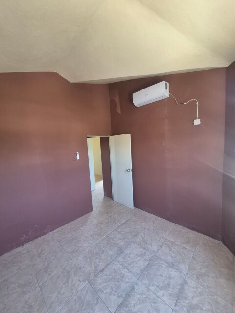 2 Bedrooms 1 Bath Apartment With A/C In Potterdale