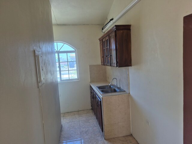 2 Bedrooms 1 Bath Apartment With A/C In Potterdale