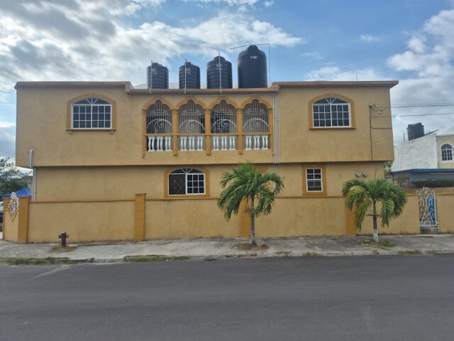 2 Bedrooms 1 Bath Apartment With A/C In Potterdale