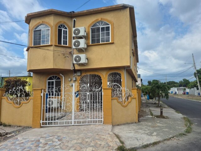 2 Bedrooms 1 Bath Apartment With A/C In Potterdale Apartments Cumberland, Portmore