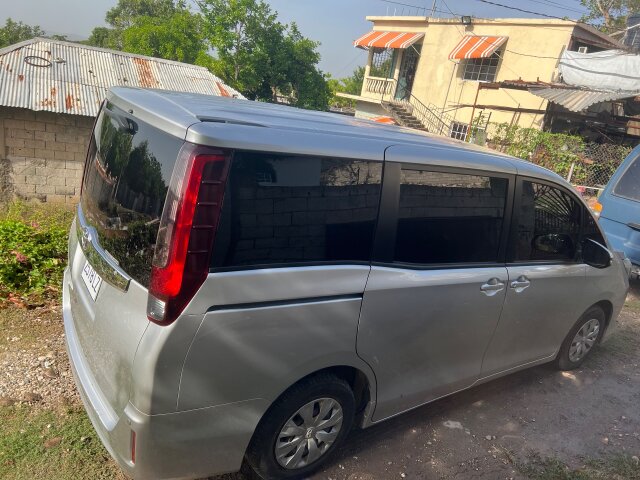 2016 Toyota Noah