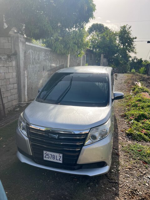 2016 Toyota Noah