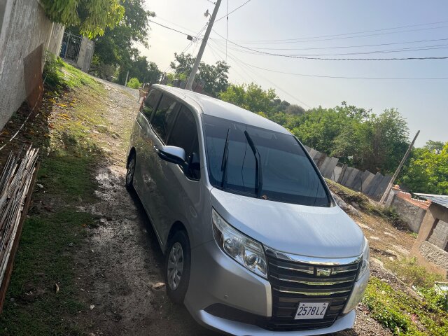 2016 Toyota Noah