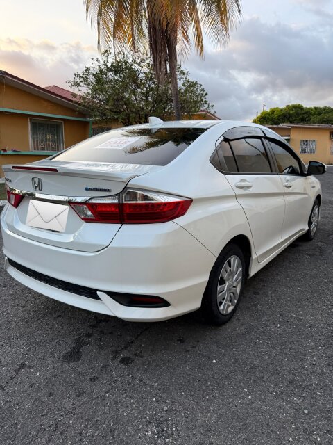 2018 Honda Grace For SALE (10/10 Next To New)