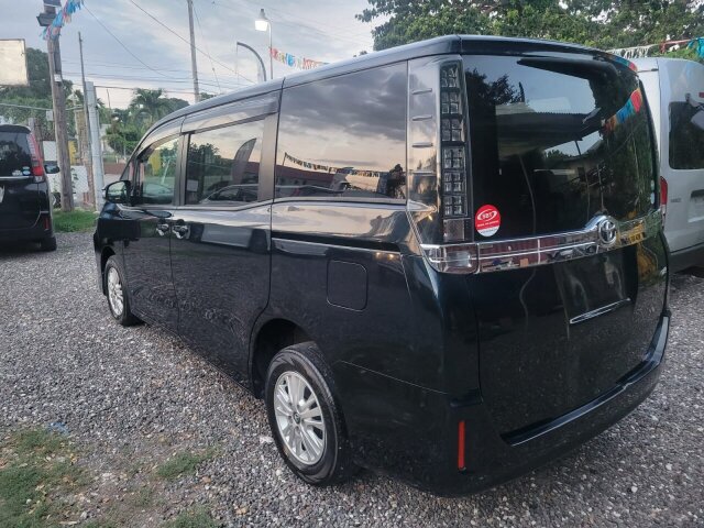 2016 Toyota Voxy