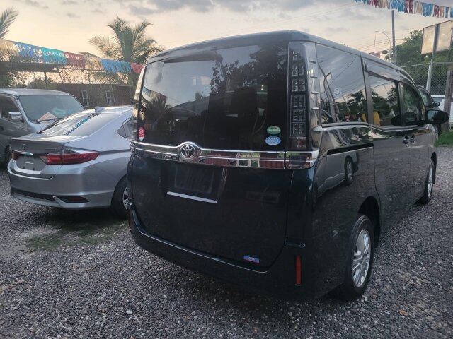2016 Toyota Voxy