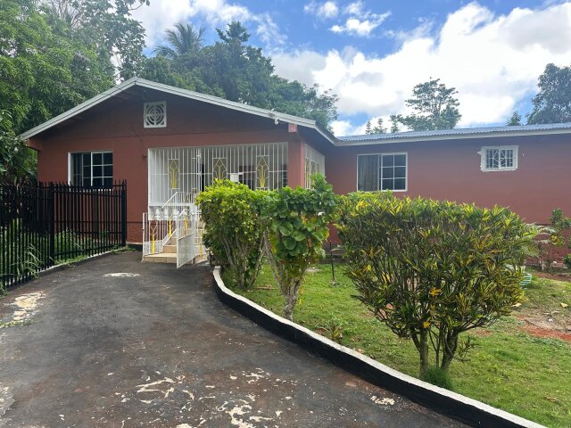 Flexible 3 Bedrooms in Brown's Town, St. Ann Houses Browns Town
