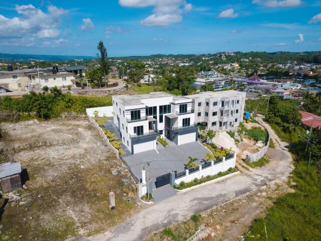 Elegant 3 Bedrooms Townhouse for Rent in Mandeville Townhouses Mandeville