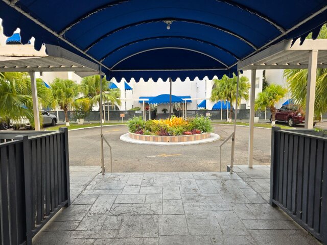 Spacious 2 Bebroom, 2 Bathroom Apt For Sale Apartments Kingsway