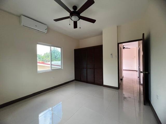 Modern 2 Bedrooms Apartment in Kingston