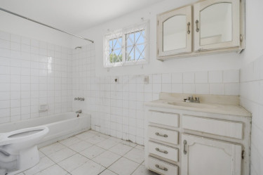 4 Bedroom House For Sale