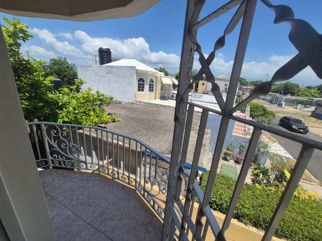 Well-Maintained 1 Bedroom Apartment in Cumberland