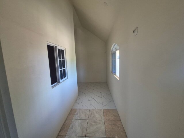 Well-Maintained 2 Bedroom Apartment In Cumberland