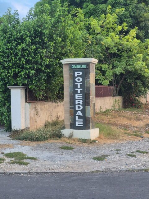 Well-Maintained 2 Bedroom Apartment In Cumberland