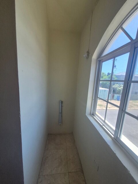 Well-Maintained 2 Bedroom Apartment In Cumberland