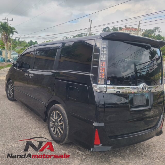 2016 Toyota Voxy