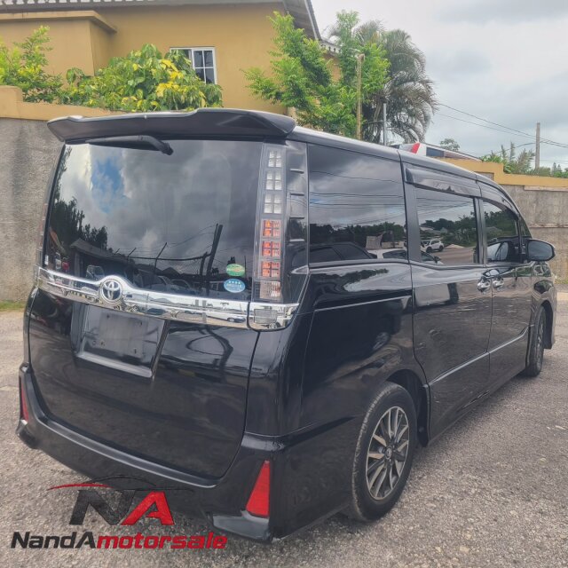 2016 Toyota Voxy