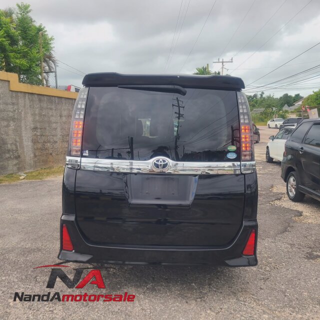 2016 Toyota Voxy