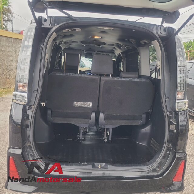2016 Toyota Voxy