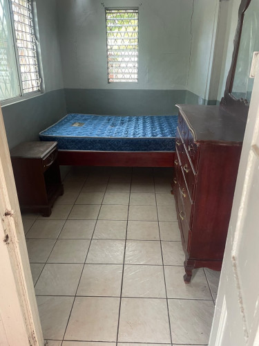 1 Bedroom Houses Kingston Gardens