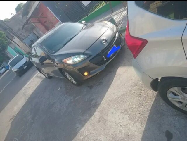 2013 Mazda 3 — $900,000 JMD Cars St Andrew