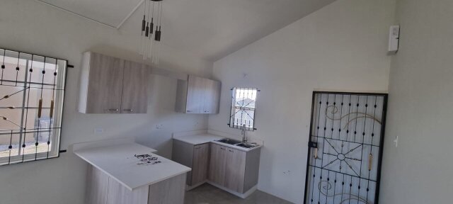 2 Bedrooms House