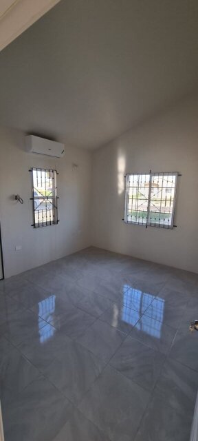 2 Bedrooms House