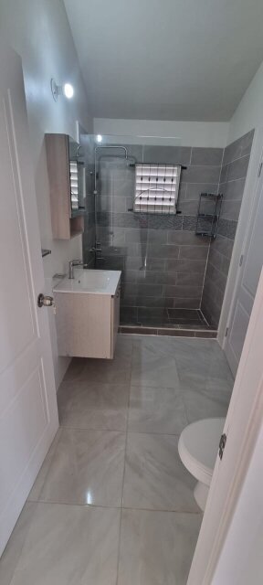 2 Bedrooms House
