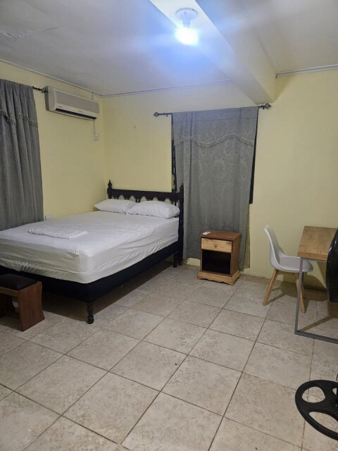 Spacious Short Term Kingston 6 Unit