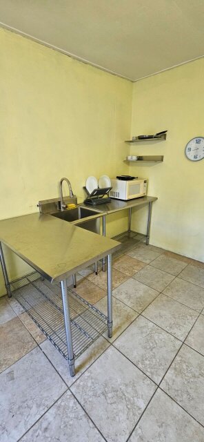 Spacious Short Term Kingston 6 Unit
