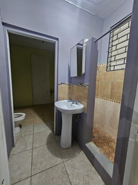 Spacious Short Term Kingston 6 Unit