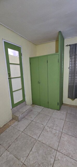 Spacious Short Term Kingston 6 Unit