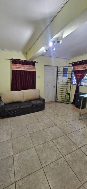 Spacious Short Term Kingston 6 Unit