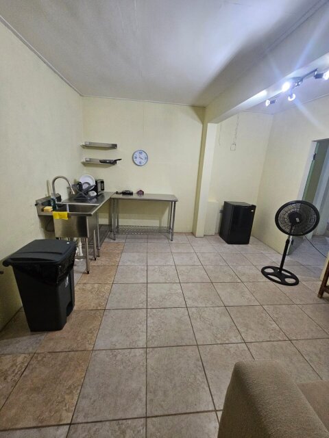 Spacious Short Term Kingston 6 Unit