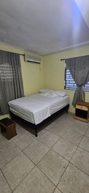 Spacious Short Term Kingston 6 Unit