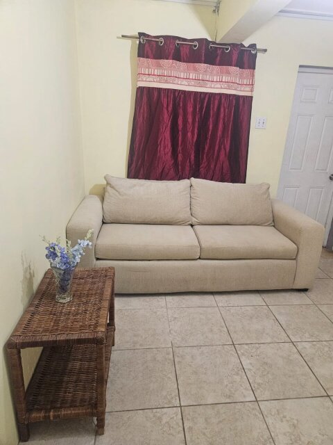 Spacious Short Term Kingston 6 Unit
