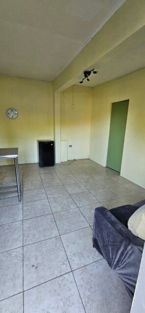 Spacious Short Term Kingston 6 Unit
